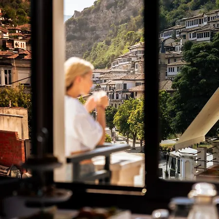 Doar Bed and Breakfast Μπεράτ